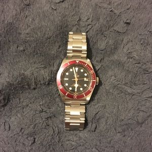 Tudor Heritage Black Bay Red